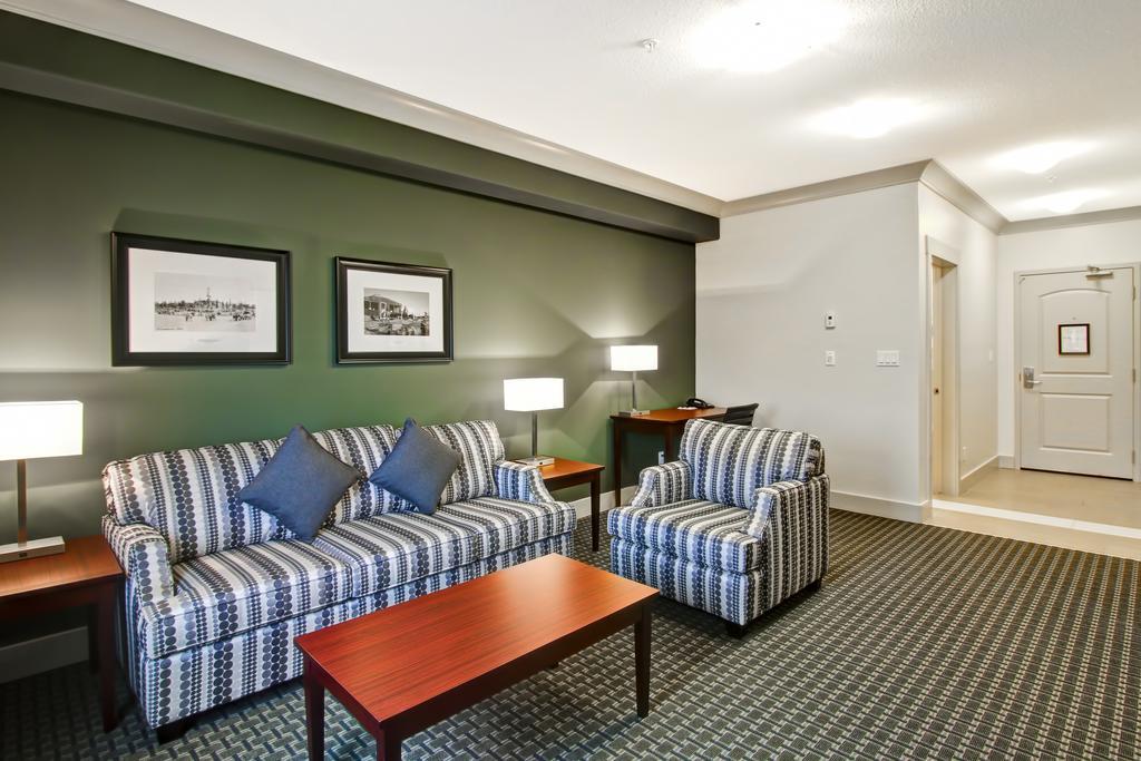 Chateau Nova Yellowknife Zewnętrze zdjęcie